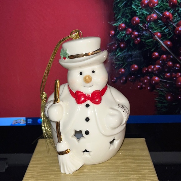 LENOX Color changing lit Snowman Ornament Only at Macy’s 3.375 inches - New - Picture 3 of 14